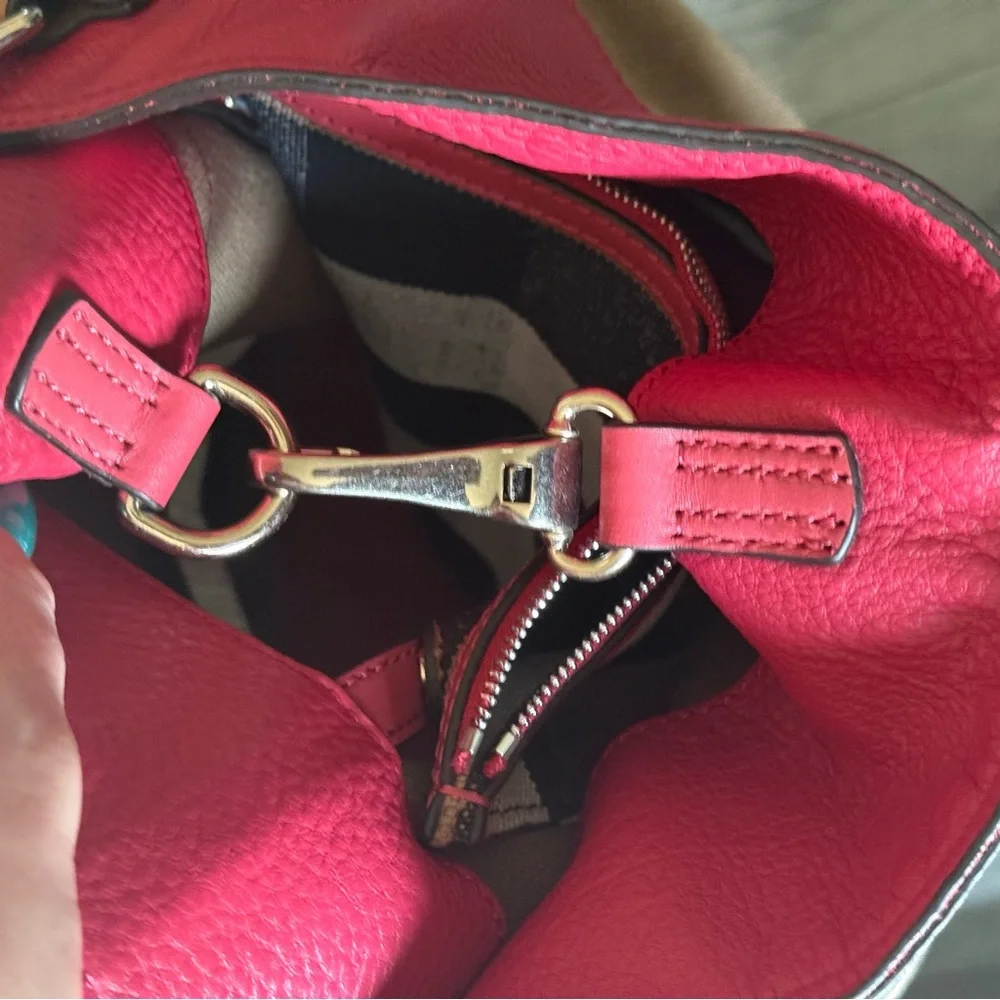 💎Burberry Chevron Canvas Ashby Tassle Bucket Hobo Bag 💎 - Picture 13 of 16